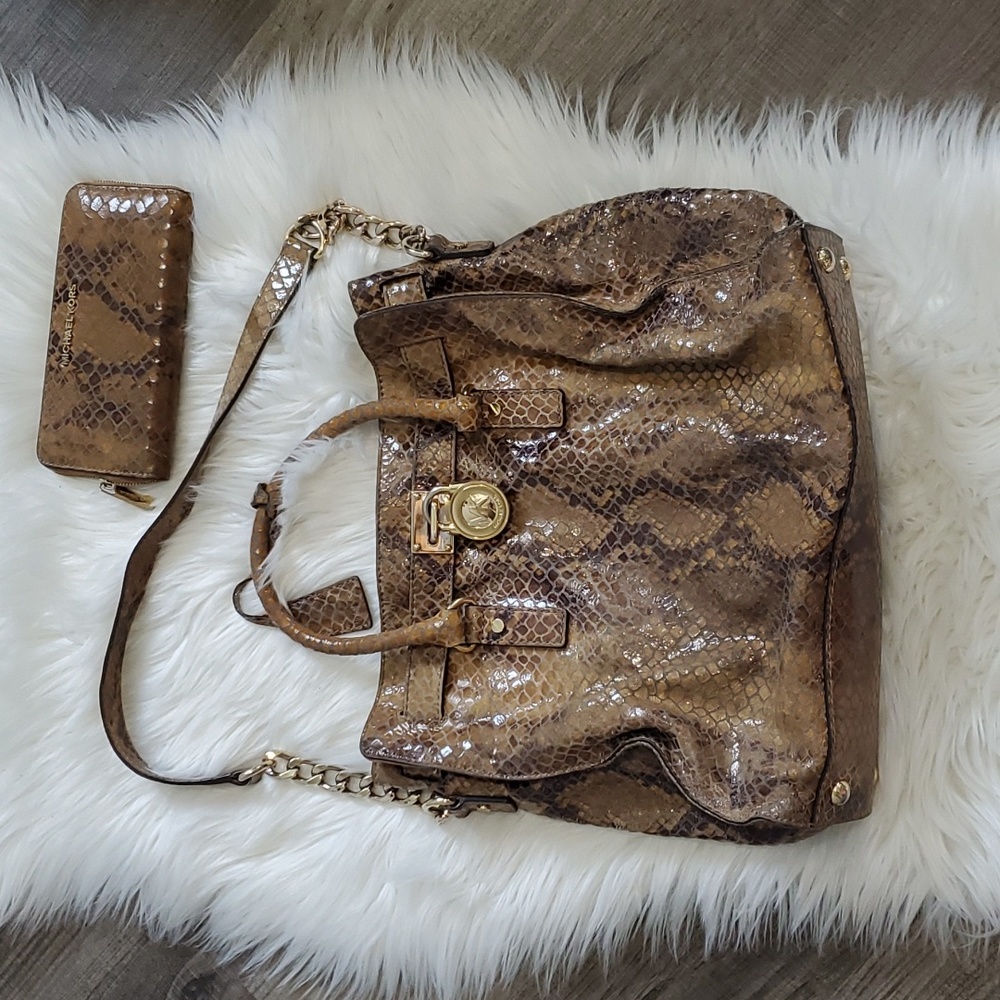 Michael purse, wallet and dust bag